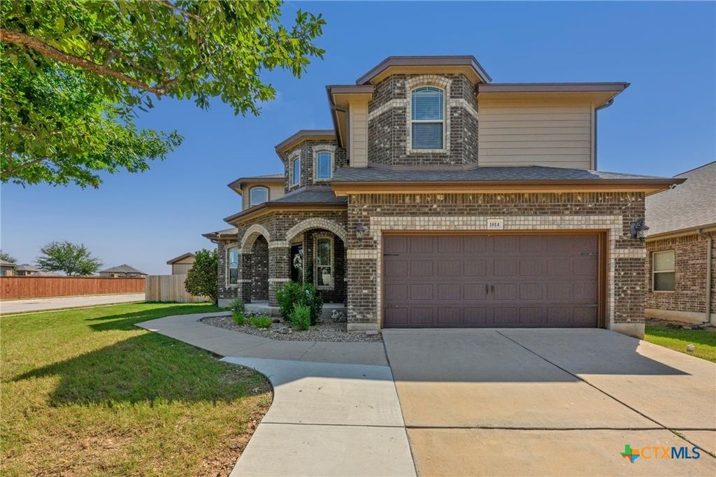 Image 3 of property listing at 1014 Easton Drive, San Marcos, TX 78666