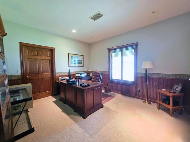 811 N Main Street, Chariton, IA 50049