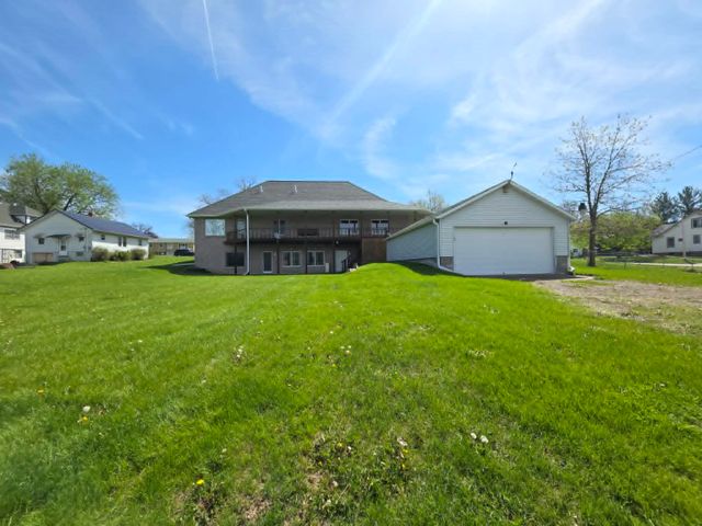 811 N Main Street, Chariton, IA 50049