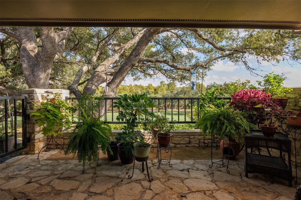 116 W Eagle DR, The Hills, TX 78738