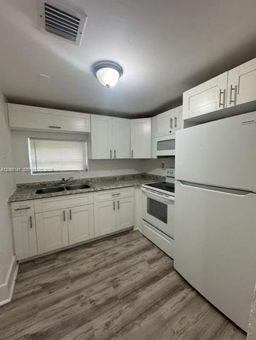 4130 SW 25th St, West Park, FL 33023