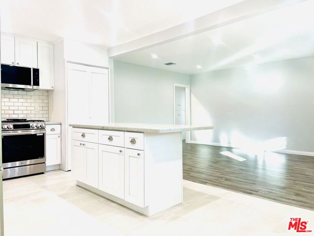 624 N TOLUCA PARK Drive E, Burbank, CA 91505