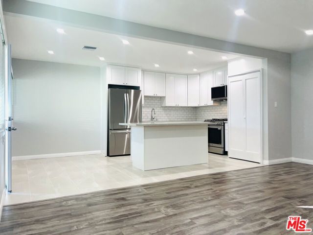 624 N TOLUCA PARK Drive E, Burbank, CA 91505