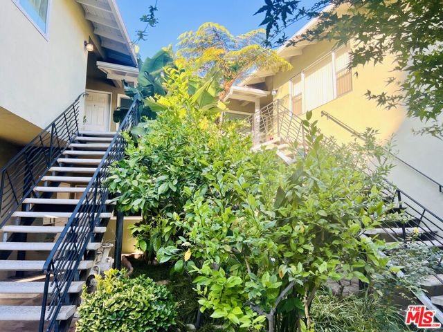624 N TOLUCA PARK Drive E, Burbank, CA 91505