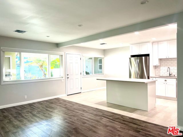 624 N TOLUCA PARK Drive E, Burbank, CA 91505