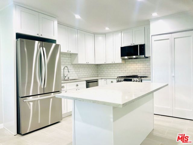 624 N TOLUCA PARK Drive E, Burbank, CA 91505
