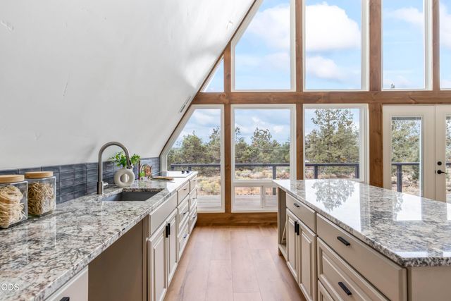 63710 Scenic Drive, Bend, OR 97703
