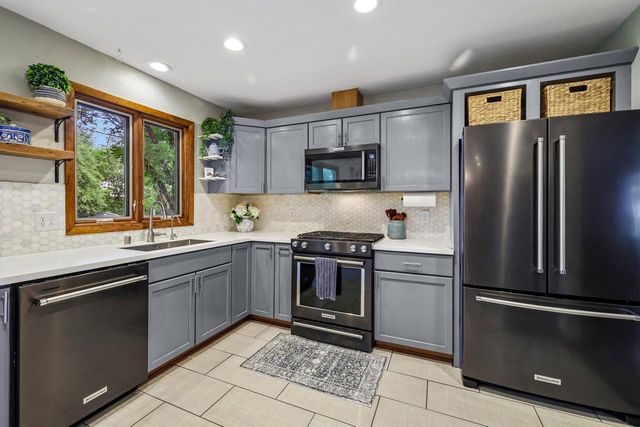 2789 Ruffian Circle, Cottage Grove, WI 53527