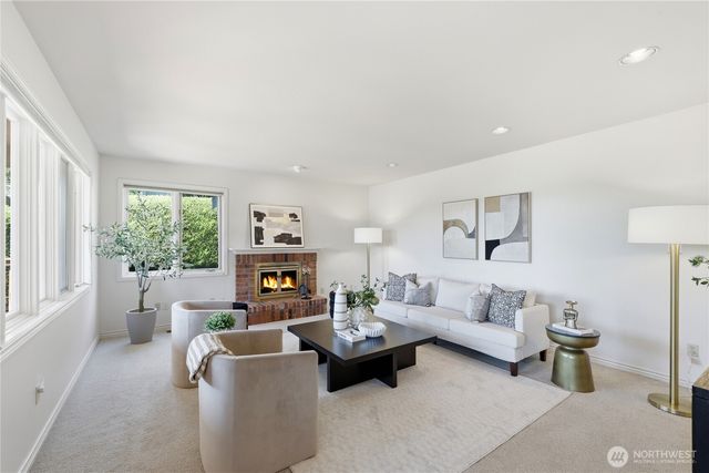 4123 205 Avenue SE, Sammamish, WA 98075