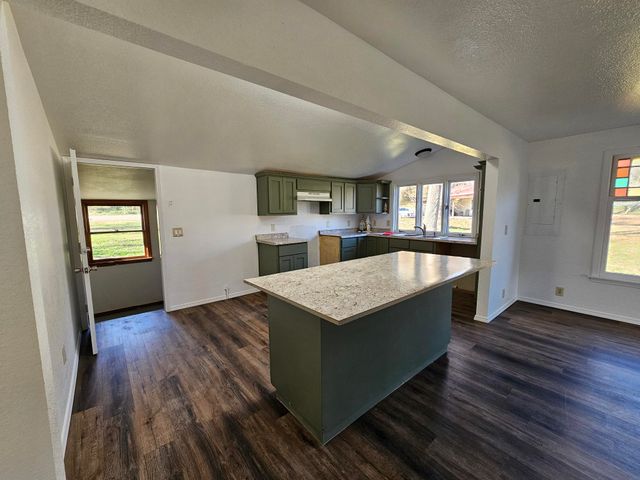 105 Beeman Street, Pineville, MO 64856