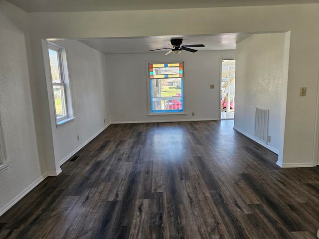 105 Beeman Street, Pineville, MO 64856