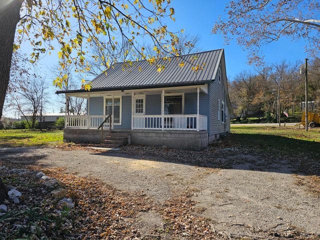 105 Beeman Street, Pineville, MO 64856