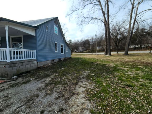 105 Beeman Street, Pineville, MO 64856