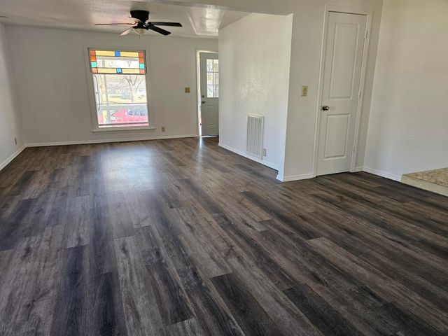 105 Beeman Street, Pineville, MO 64856