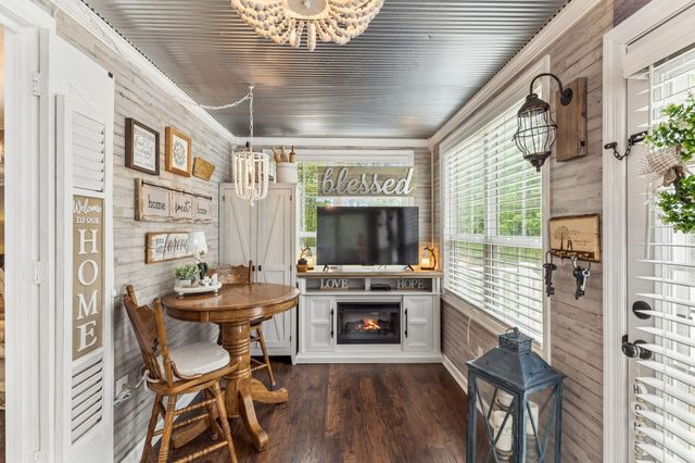 40 Lentz Rd, Summertown, TN 38483