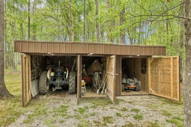 40 Lentz Rd, Summertown, TN 38483