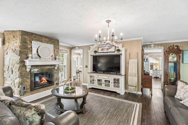 40 Lentz Rd, Summertown, TN 38483