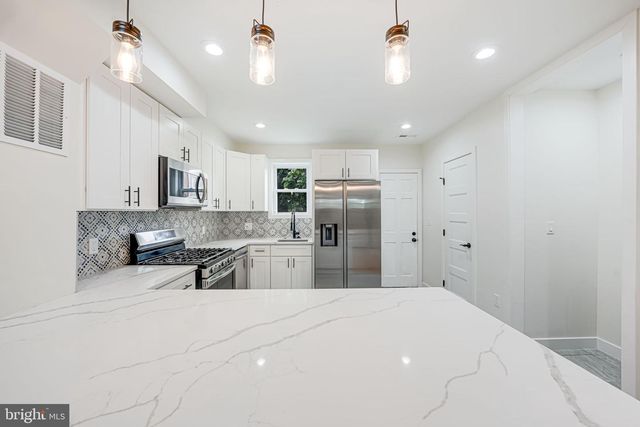 1621 LYMAN PL NE, Washington, DC 20002