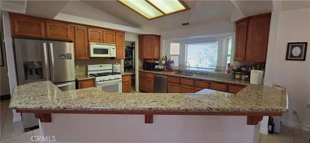 9562 Cambria Court, Phelan, CA 92371