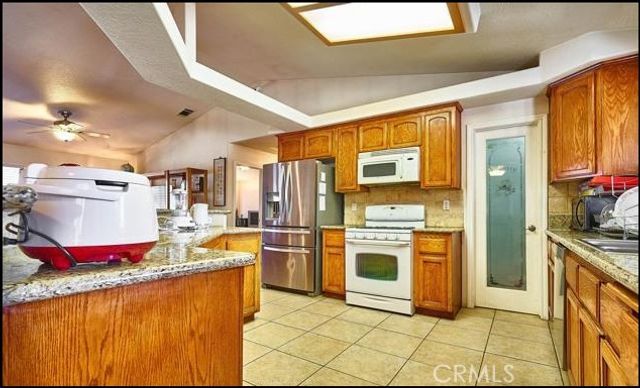 9562 Cambria Court, Phelan, CA 92371