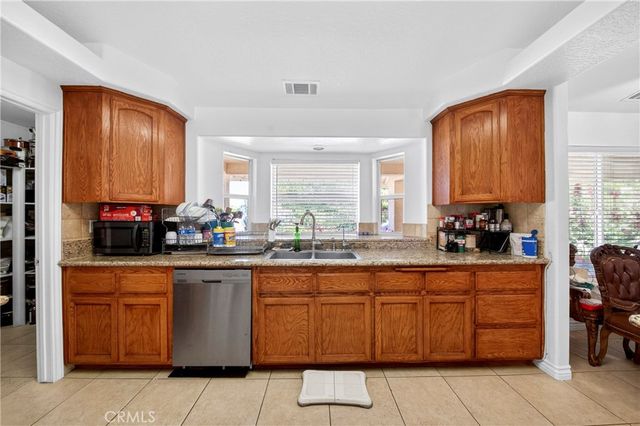 9562 Cambria Court, Phelan, CA 92371