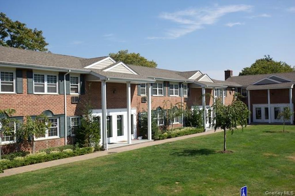 80 S Clinton Avenue 10B, Bay Shore, NY 11706