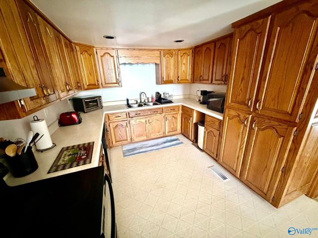 155 Regal Row, Gadsden, AL 35904