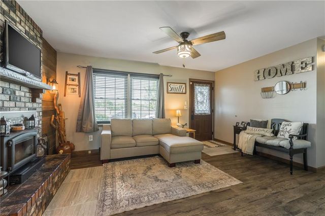 1209 Crest Drive, Pleasant Hill, MO 64080