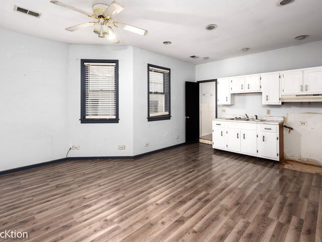 2506 N Clybourn Avenue, Chicago, IL 60614