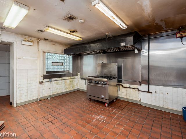 2506 N Clybourn Avenue, Chicago, IL 60614