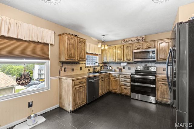 818 Sheraton Lane, Herculaneum, MO 63048