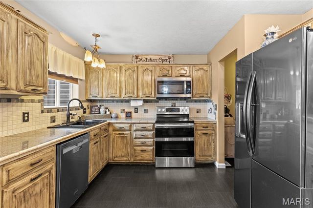 818 Sheraton Lane, Herculaneum, MO 63048