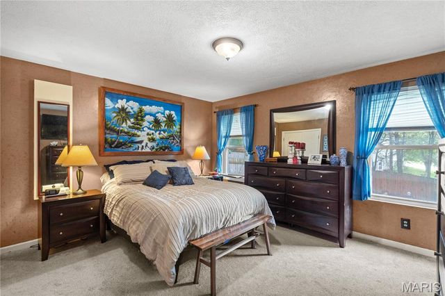 818 Sheraton Lane, Herculaneum, MO 63048