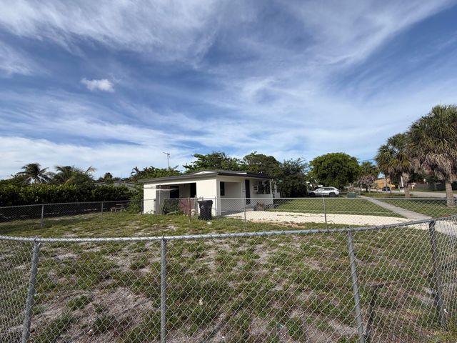 1437 NW 10th Place, Fort Lauderdale, FL 33311