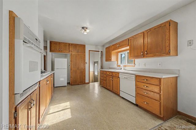 9415 Tobine Street, Romulus, MI 48174