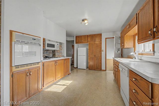 9415 Tobine Street, Romulus, MI 48174