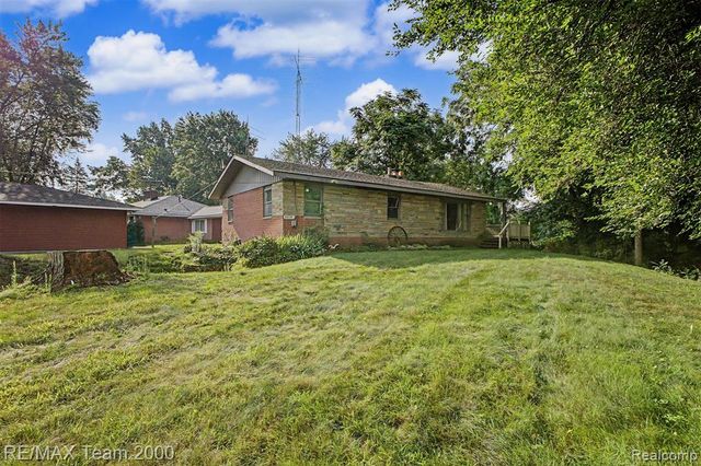 9415 Tobine Street, Romulus, MI 48174