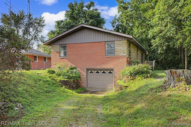 9415 Tobine Street, Romulus, MI 48174
