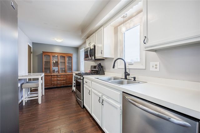 7 Old Pine Lane, Greece, NY 14615