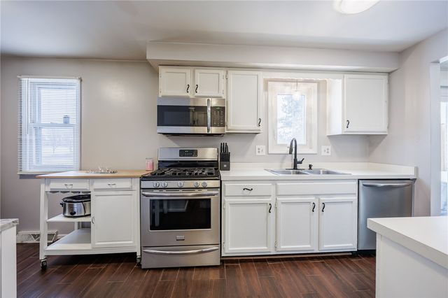 7 Old Pine Lane, Greece, NY 14615