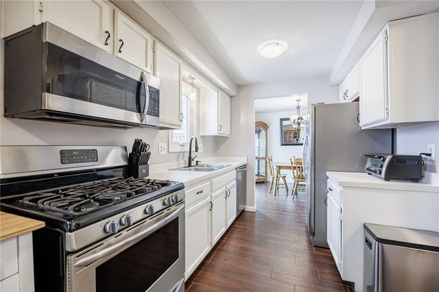 7 Old Pine Lane, Greece, NY 14615