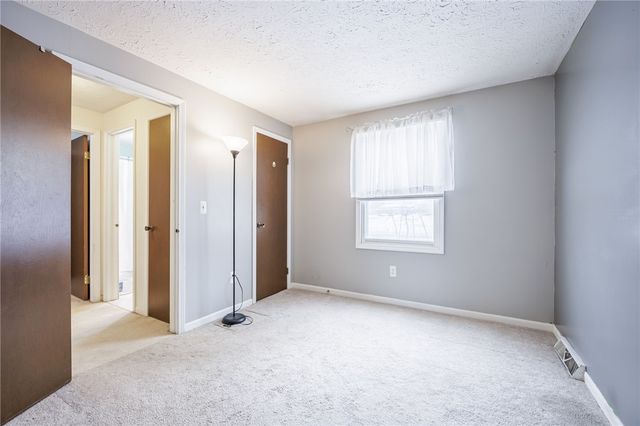 7 Old Pine Lane, Greece, NY 14615