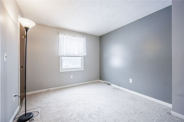 7 Old Pine Lane, Greece, NY 14615