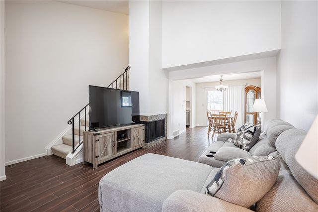 7 Old Pine Lane, Greece, NY 14615