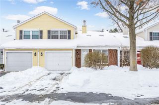 7 Old Pine Lane, Greece, NY 14615