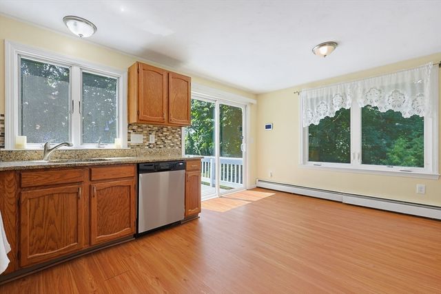 2 Mayflower Circle, Shrewsbury, MA 01545