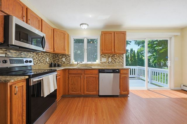 2 Mayflower Circle, Shrewsbury, MA 01545