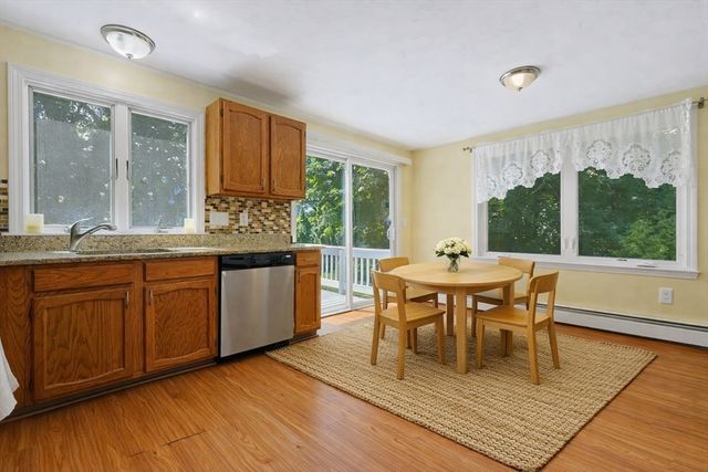 2 Mayflower Circle, Shrewsbury, MA 01545