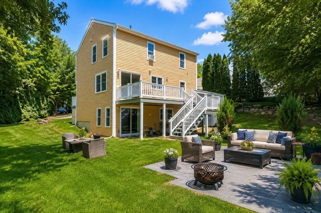 2 Mayflower Circle, Shrewsbury, MA 01545