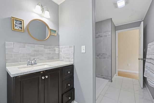 2 Mayflower Circle, Shrewsbury, MA 01545